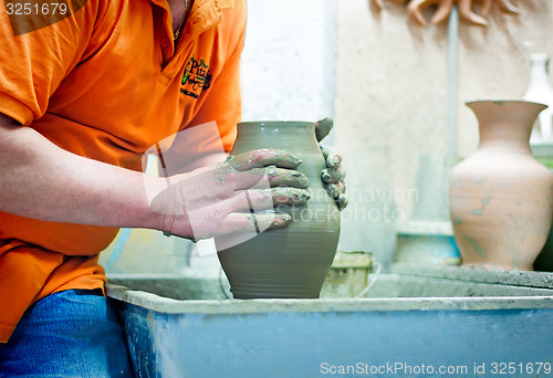 Image of People at work: the production of ceramic vases on a Potter\'s wh