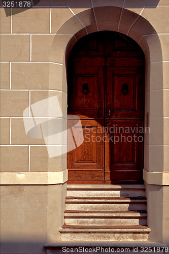 Image of door in mantova italy