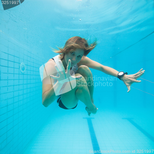 Image of Underwater in a pool