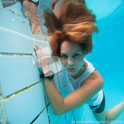 Image of Underwater in a pool