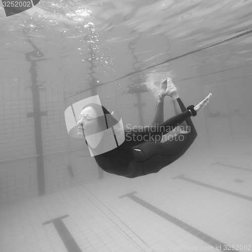 Image of Underwater in a pool