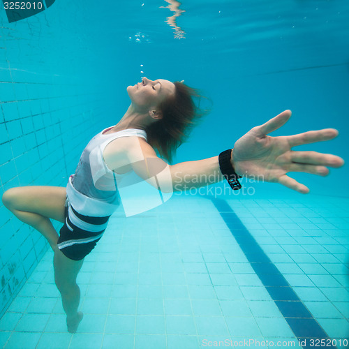 Image of Underwater in a pool