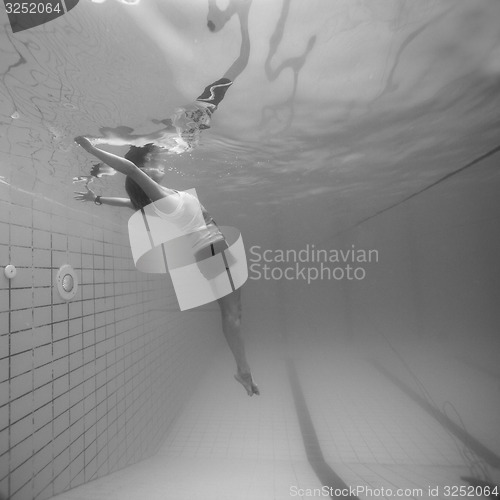 Image of Underwater in a pool