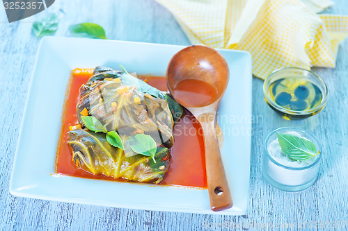 Image of dolma with tomato sauce