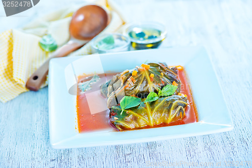 Image of dolma with tomato sauce