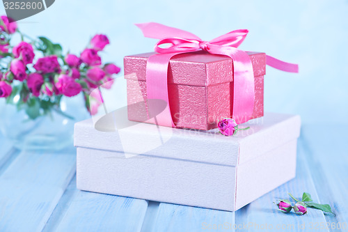 Image of box for present