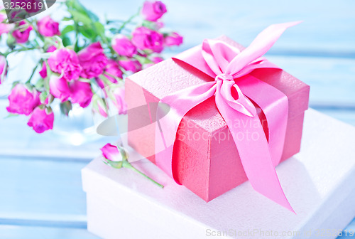 Image of box for present