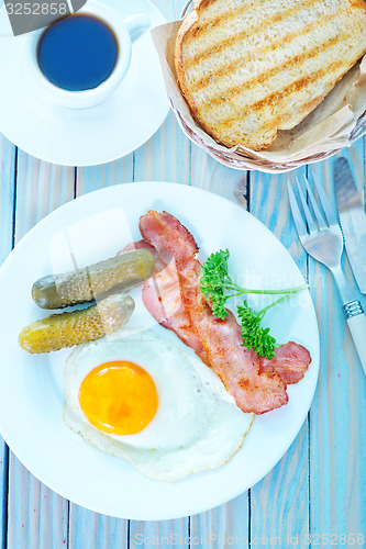 Image of fried egg with bacon 