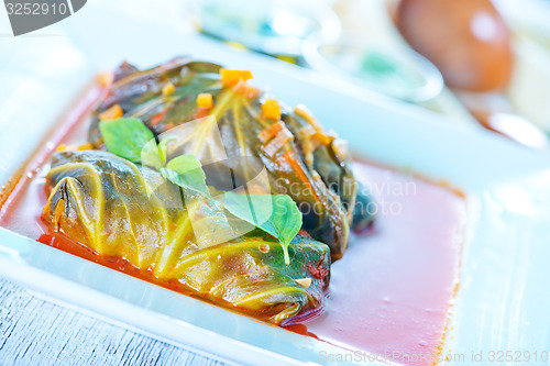 Image of dolma with tomato sauce