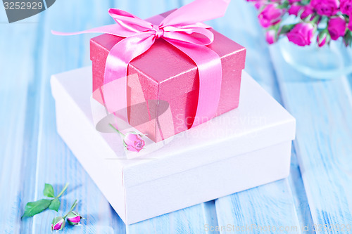 Image of box for present