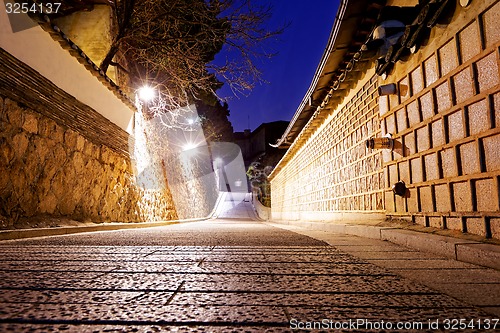 Image of Bukchon Hanok historic district in Seoul, South Korea.