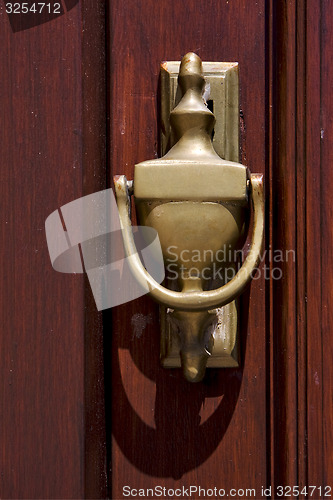 Image of  brass knocker and wood in colonia del sacramento 