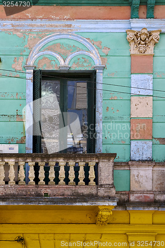 Image of venetian blind and a red blue pink wall