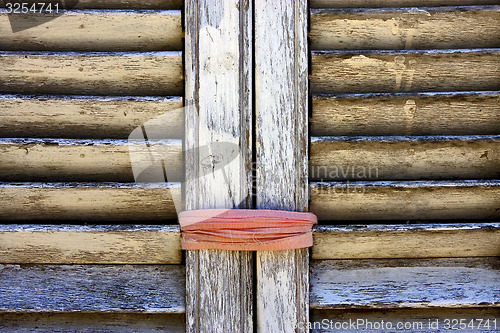 Image of brown wood venetian blind  in colonia