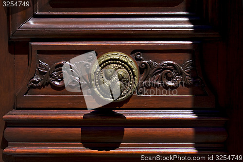 Image of  brass brown knocker  colonia del sacramento 