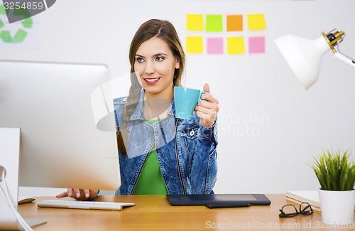 Image of Casual businesswoman 