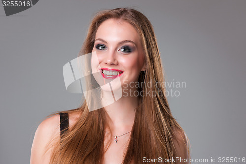 Image of beautiful happy smiling teen girl 