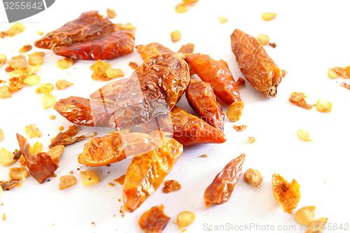 Image of dry chilli and seeds