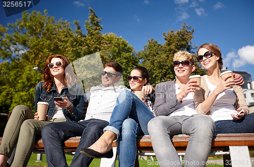 Image of group of students or teenagers drinking coffee