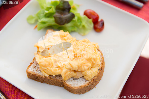 Image of close up of toasted white bread on plate