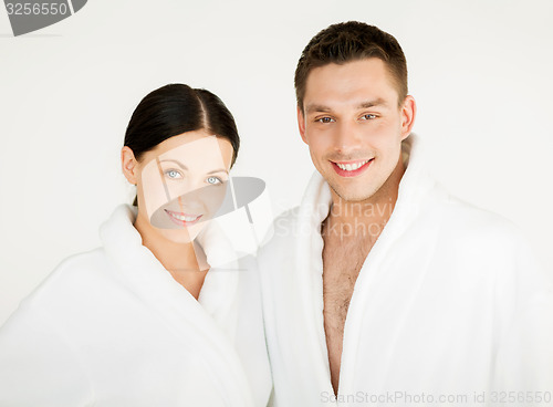 Image of couple in spa