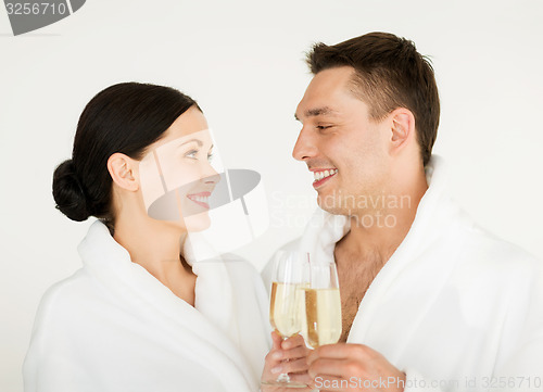 Image of couple in spa