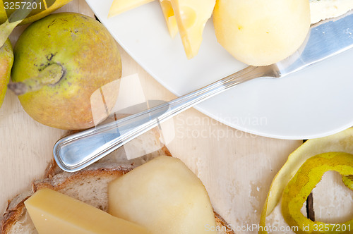 Image of fresh pears and cheese