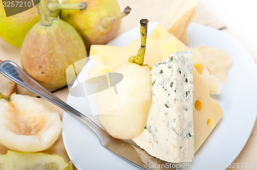 Image of fresh pears and cheese