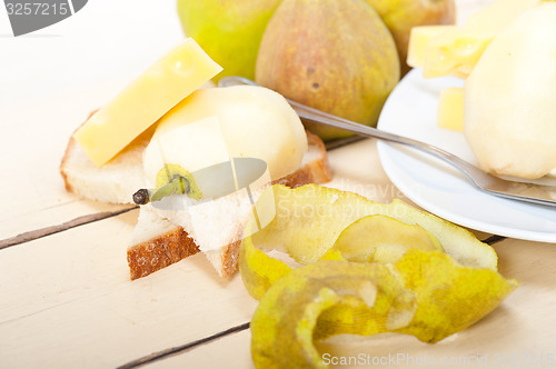 Image of fresh pears and cheese