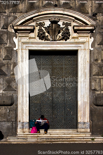 Image of homeless reading a newspaper