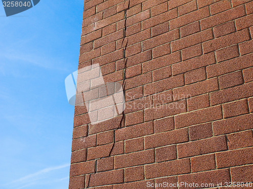 Image of Cracked wall