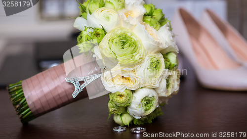 Image of Bouquet of white roses