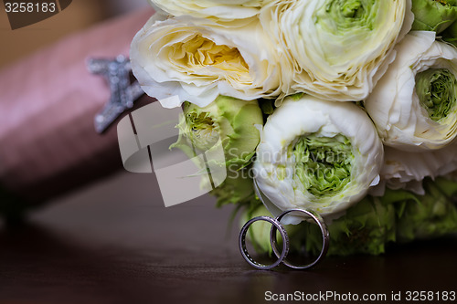 Image of Bouquet of white roses