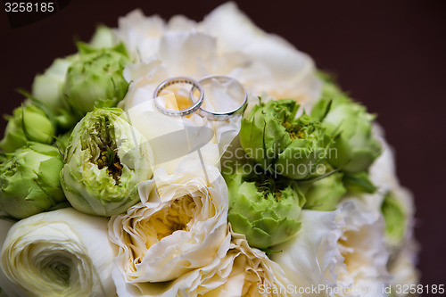 Image of Bouquet of white roses
