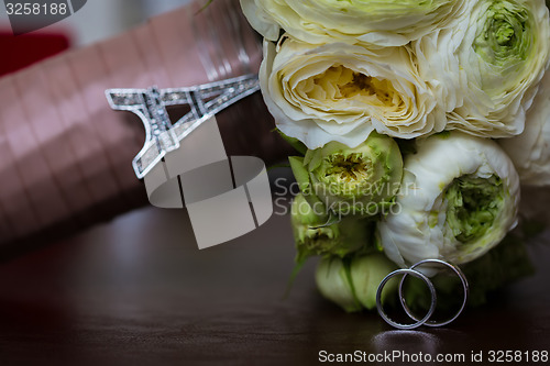 Image of Bouquet of white roses