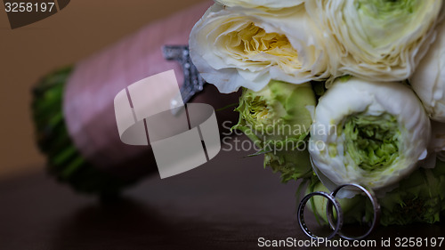 Image of Bouquet of white roses