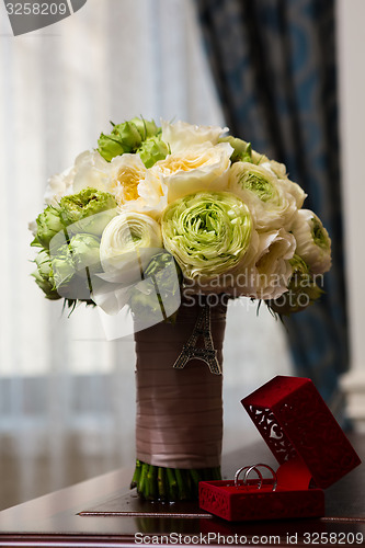 Image of Bouquet of white roses