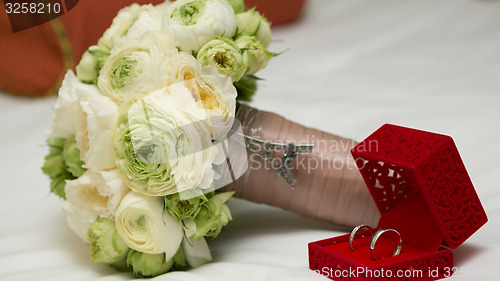 Image of Bouquet of white roses