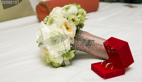 Image of Bouquet of white roses