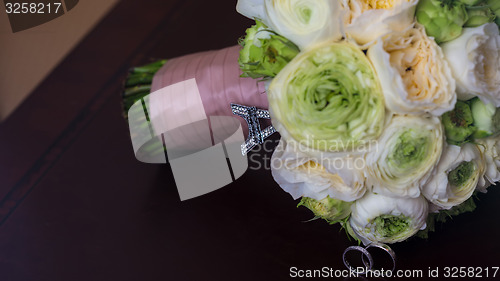 Image of Bouquet of white roses