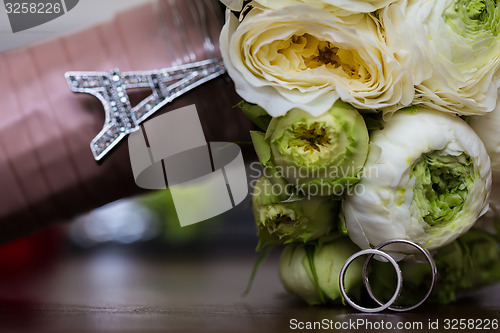 Image of Bouquet of white roses