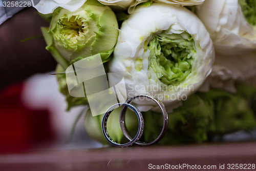 Image of Bouquet of white roses