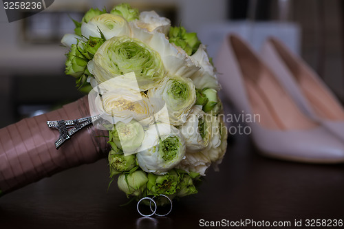 Image of Bouquet of white roses