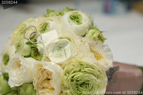 Image of Bouquet of white roses