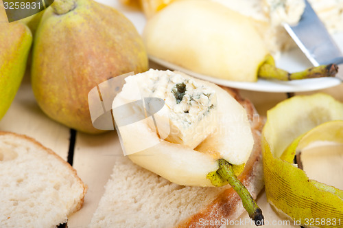 Image of cheese and pears