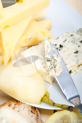 Image of cheese and pears