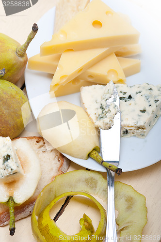 Image of cheese and pears