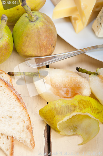 Image of fresh pears and cheese