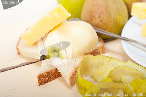 Image of fresh pears and cheese