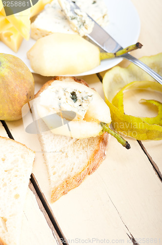 Image of cheese and pears